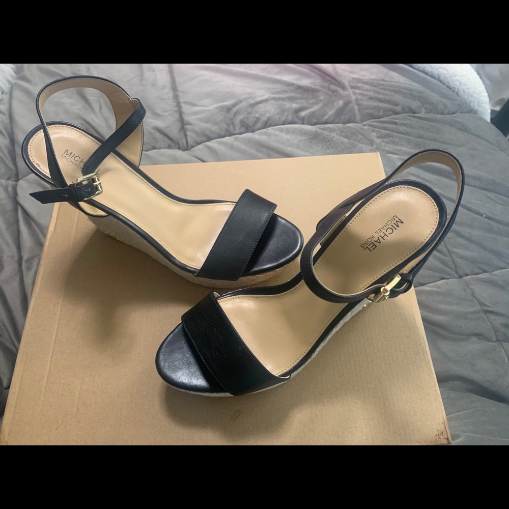 EUC MK Espadrille Wedges SZ 9.5